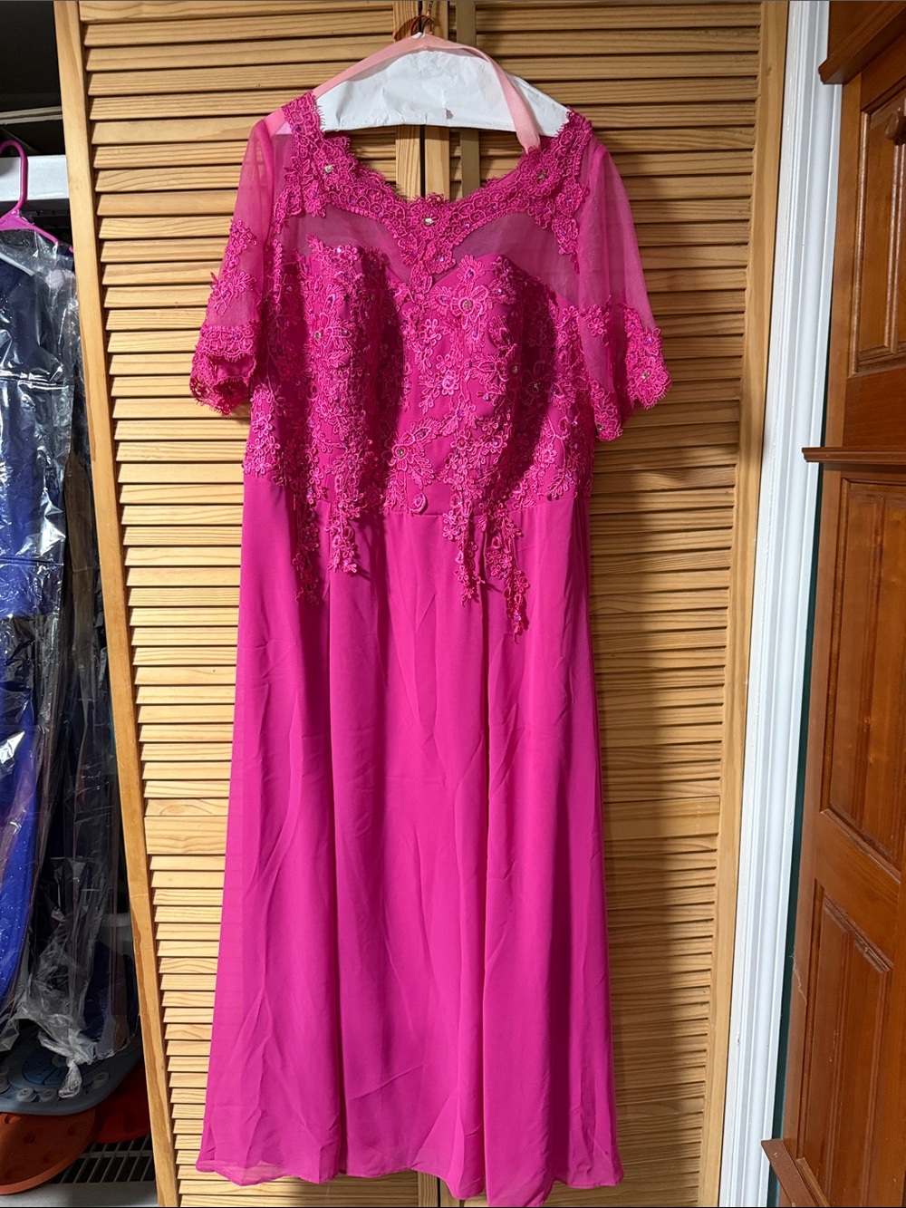 Elegant Pink Lace Evening Dress